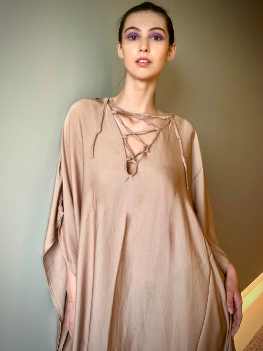 Myk og luftig kaftan med maxi lengde til avslapning og ferie 
